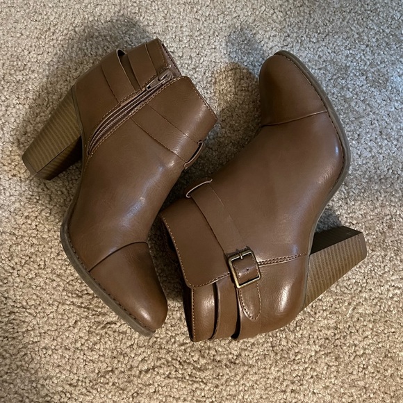 EUC Light Brown Ankle Boots - Picture 6 of 10